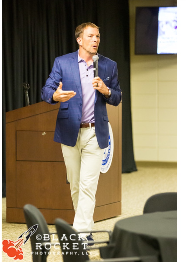 tips about How to become a paid speaker